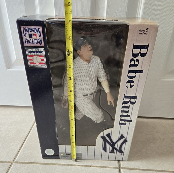 Babe Ruth 12" Collectible Figure - Picture 2 of 5